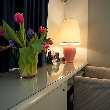 Club Hotel
