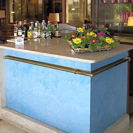 Club Hotel