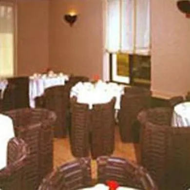 Club Ξενοδοχείο 3*