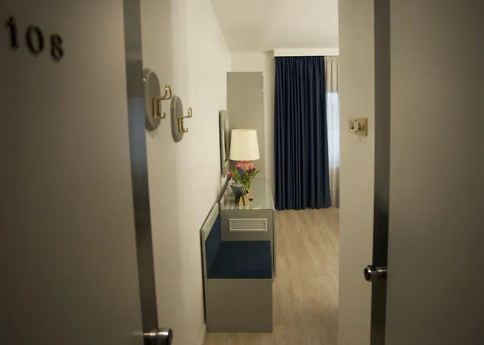 Club Hotel