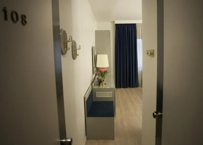 Club Hotel