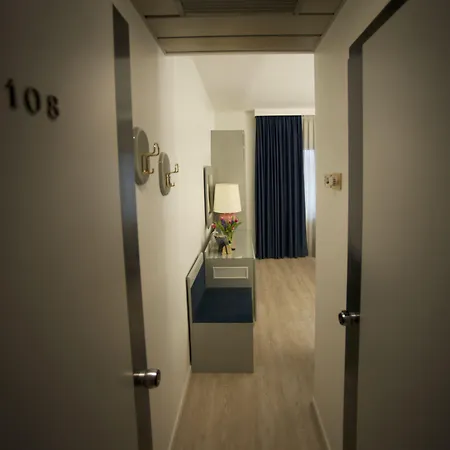 Club Hotel